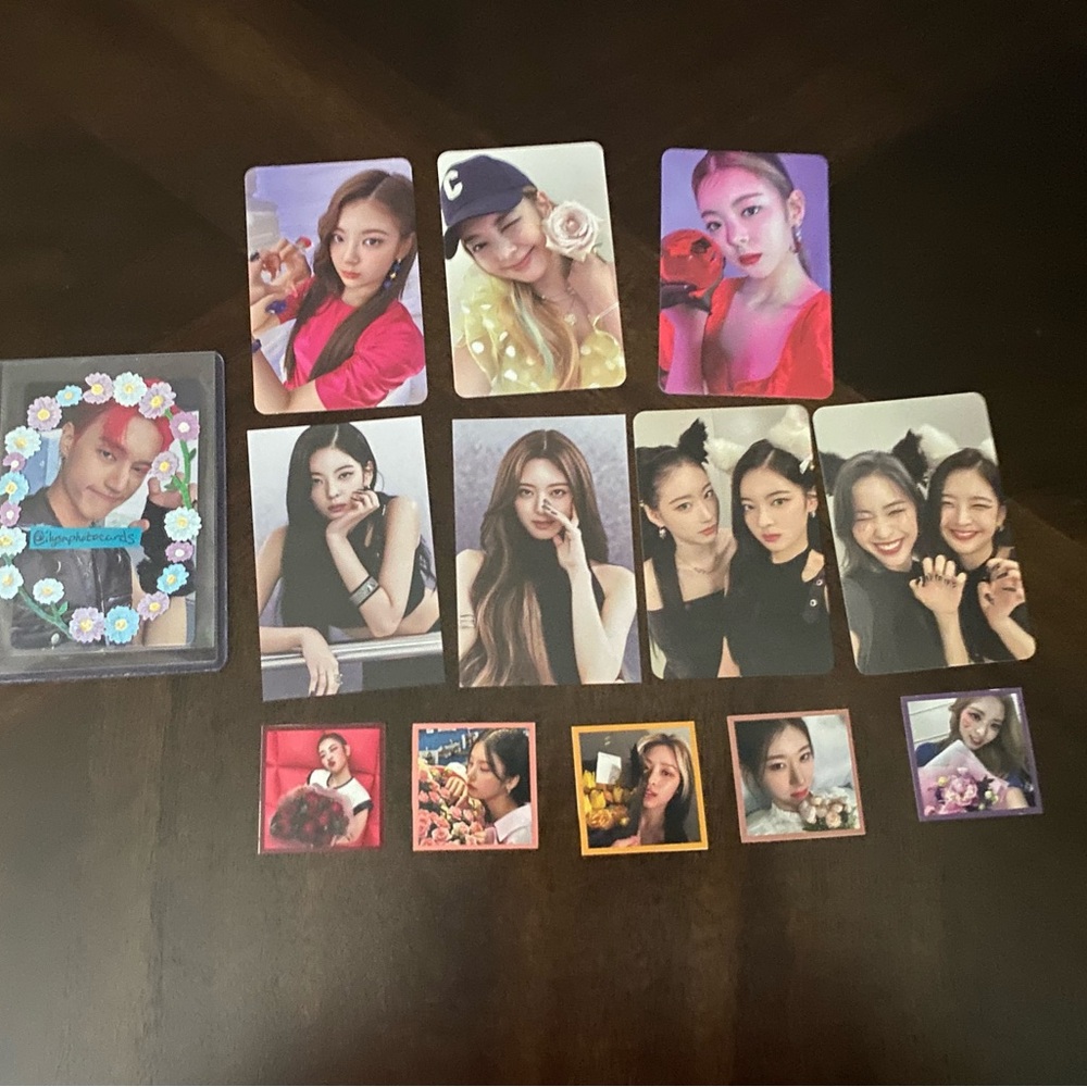 Itzy PCs Kpop Photocards Official Lia PCs & Yuna PCs